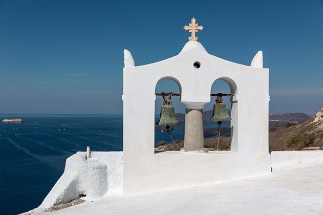 800px-Santorin_GR_Megalochori_Kapelle_-_2017_-_2782-3-631x420.jpg