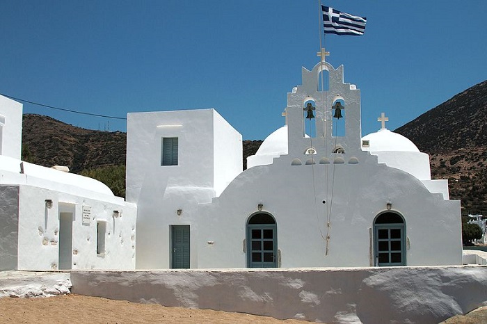The_church_called_Taxiarches_Vathy_on_Sifnos_153620.jpg