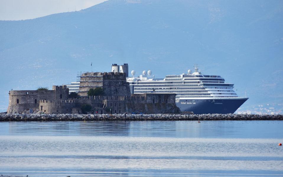 cruise_ship_nafplio_web-thumb-large.jpg