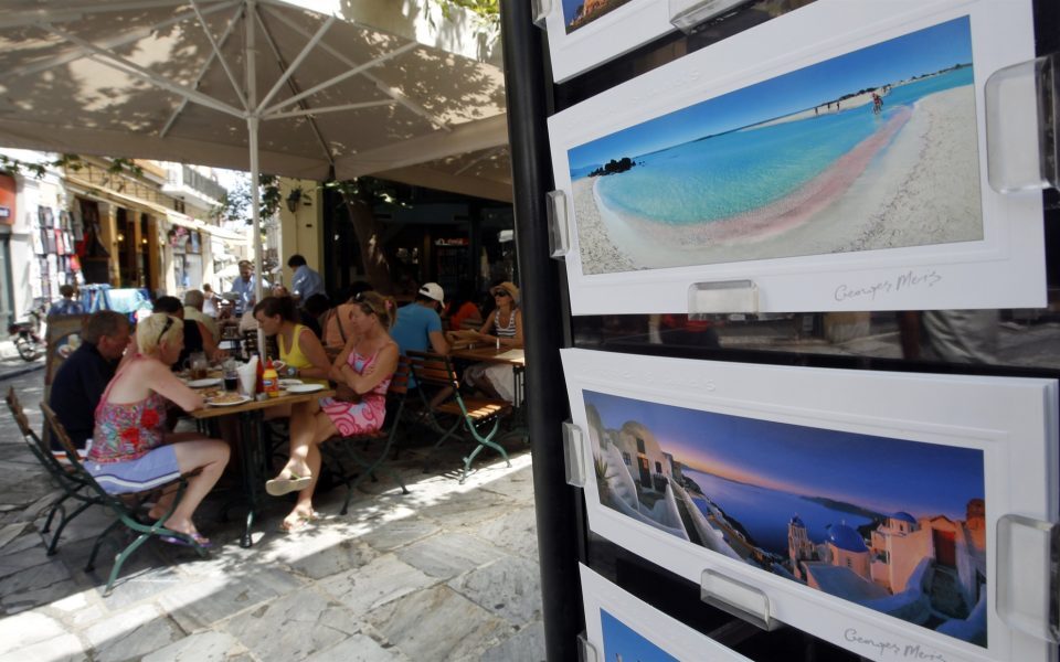 economy_tourism_tourists_athens_cafe_restaurant_reuters-960x600.jpg