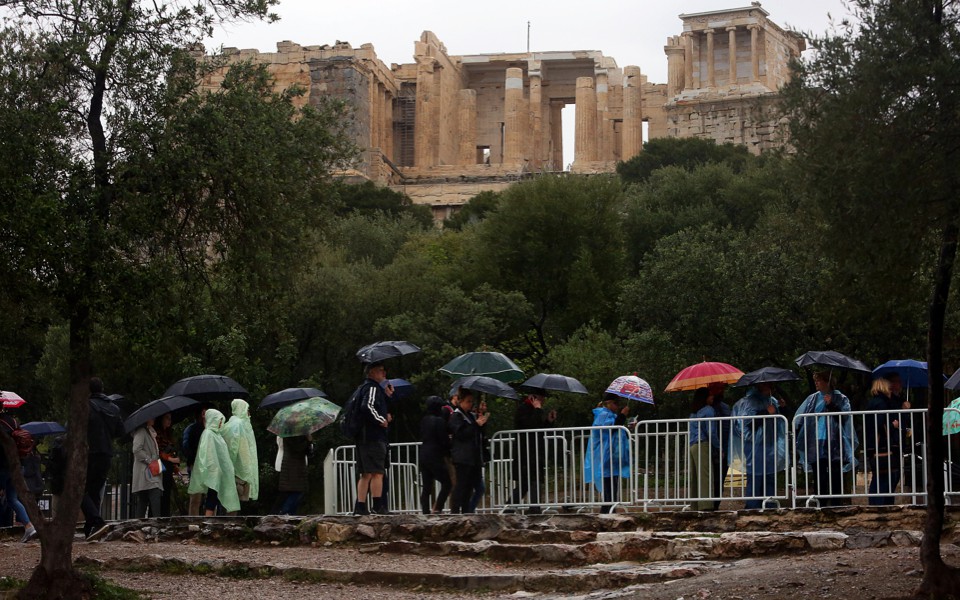 tourists-rain_web.jpg